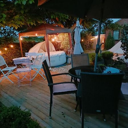 The White Dove Bed And Breakfast With Bell Tents And Private Hot Tubs Coddington  Zewnętrze zdjęcie