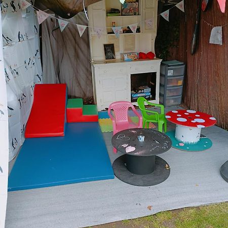 The White Dove Bed And Breakfast With Bell Tents And Private Hot Tubs Coddington  Zewnętrze zdjęcie