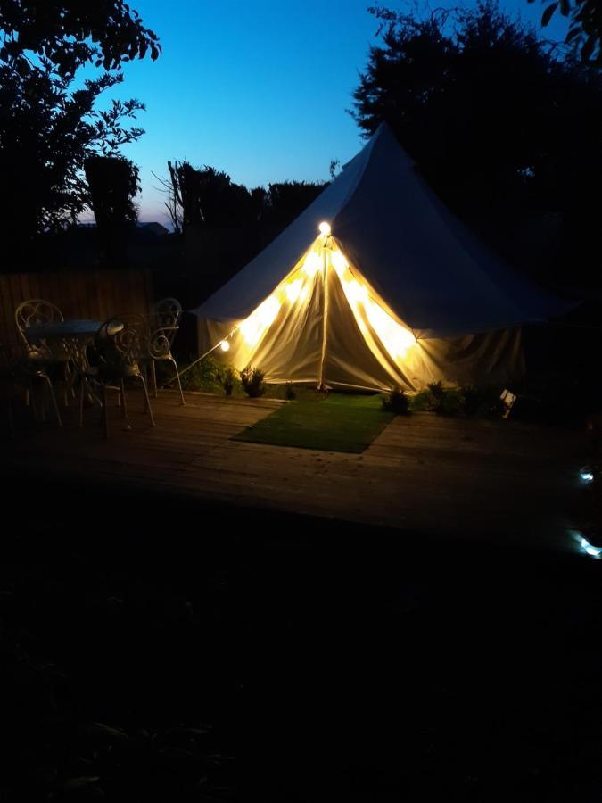 The White Dove Bed And Breakfast With Bell Tents And Private Hot Tubs Coddington  Zewnętrze zdjęcie