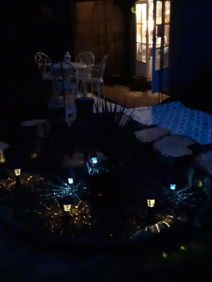 The White Dove Bed And Breakfast With Bell Tents And Private Hot Tubs Coddington  Zewnętrze zdjęcie