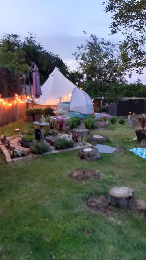 The White Dove Bed And Breakfast With Bell Tents And Private Hot Tubs Coddington  Zewnętrze zdjęcie