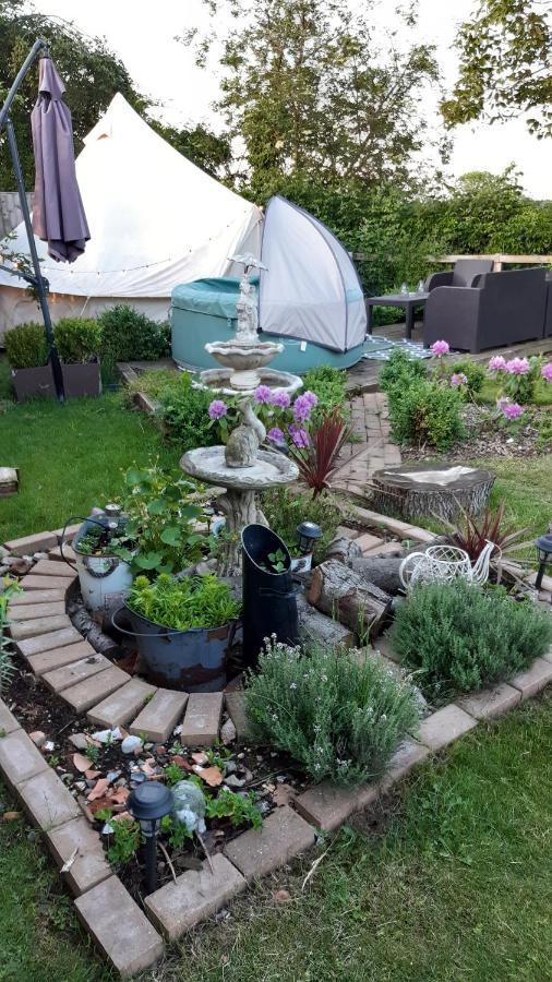 The White Dove Bed And Breakfast With Bell Tents And Private Hot Tubs Coddington  Zewnętrze zdjęcie