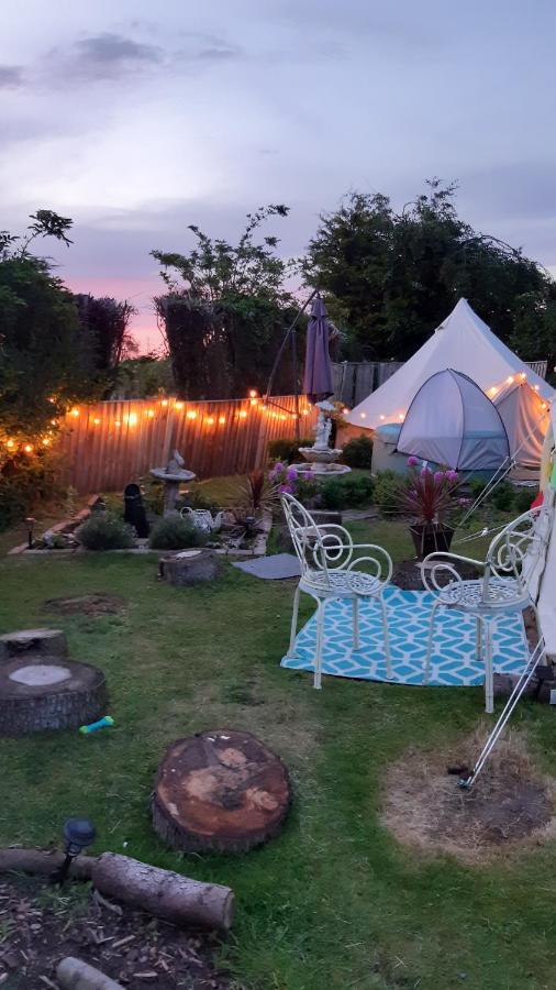 The White Dove Bed And Breakfast With Bell Tents And Private Hot Tubs Coddington  Zewnętrze zdjęcie