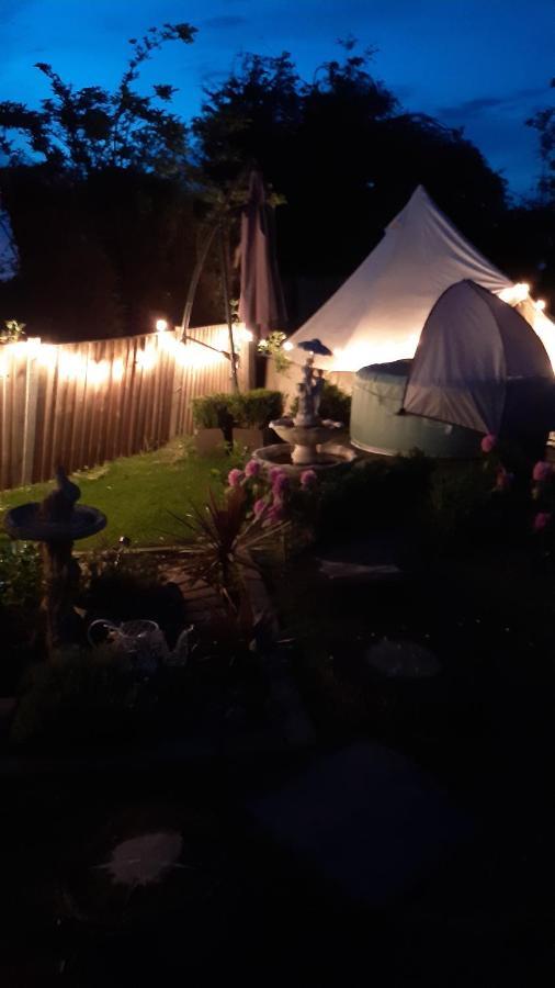 The White Dove Bed And Breakfast With Bell Tents And Private Hot Tubs Coddington  Zewnętrze zdjęcie