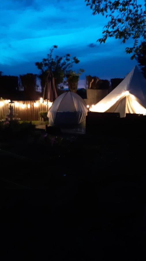 The White Dove Bed And Breakfast With Bell Tents And Private Hot Tubs Coddington  Zewnętrze zdjęcie
