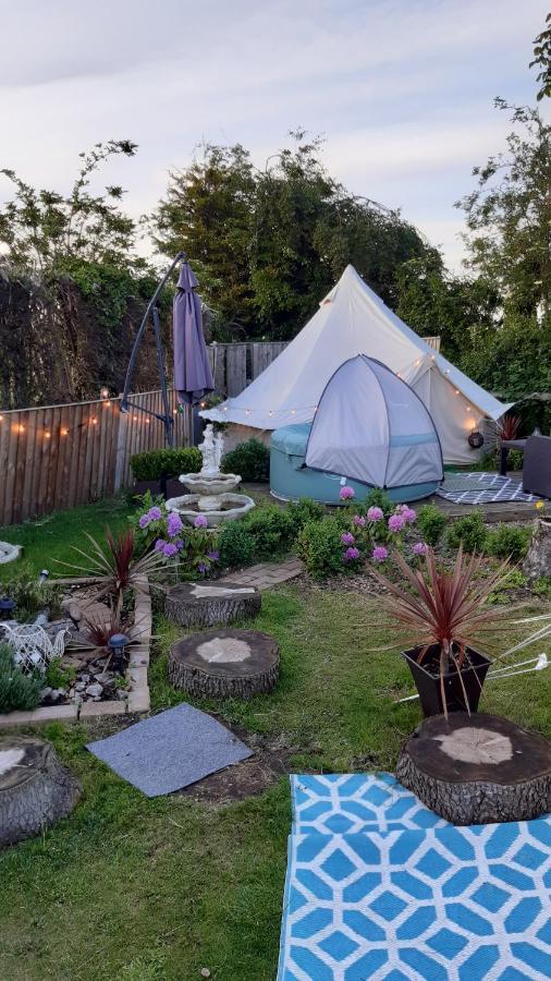 The White Dove Bed And Breakfast With Bell Tents And Private Hot Tubs Coddington  Zewnętrze zdjęcie