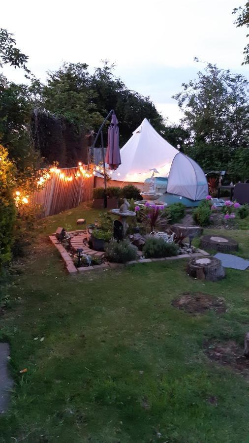 The White Dove Bed And Breakfast With Bell Tents And Private Hot Tubs Coddington  Zewnętrze zdjęcie