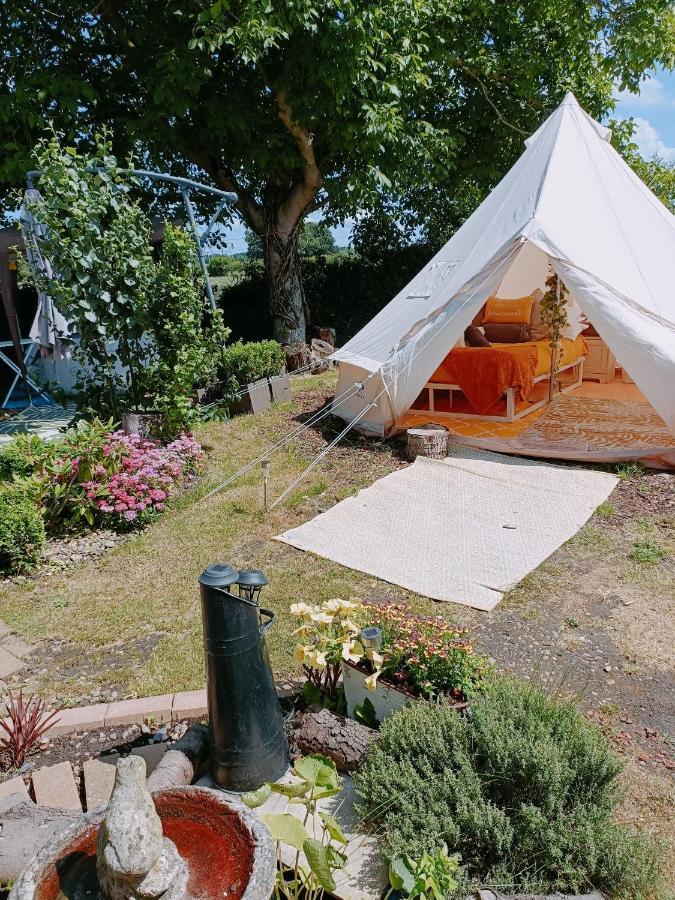 The White Dove Bed And Breakfast With Bell Tents And Private Hot Tubs Coddington  Zewnętrze zdjęcie