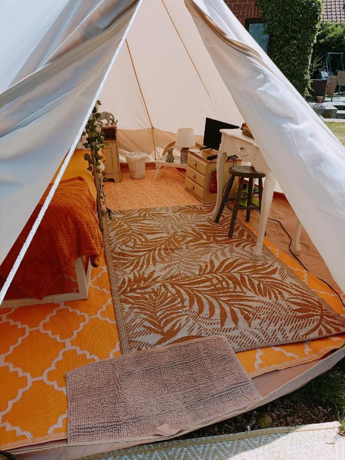 The White Dove Bed And Breakfast With Bell Tents And Private Hot Tubs Coddington  Zewnętrze zdjęcie