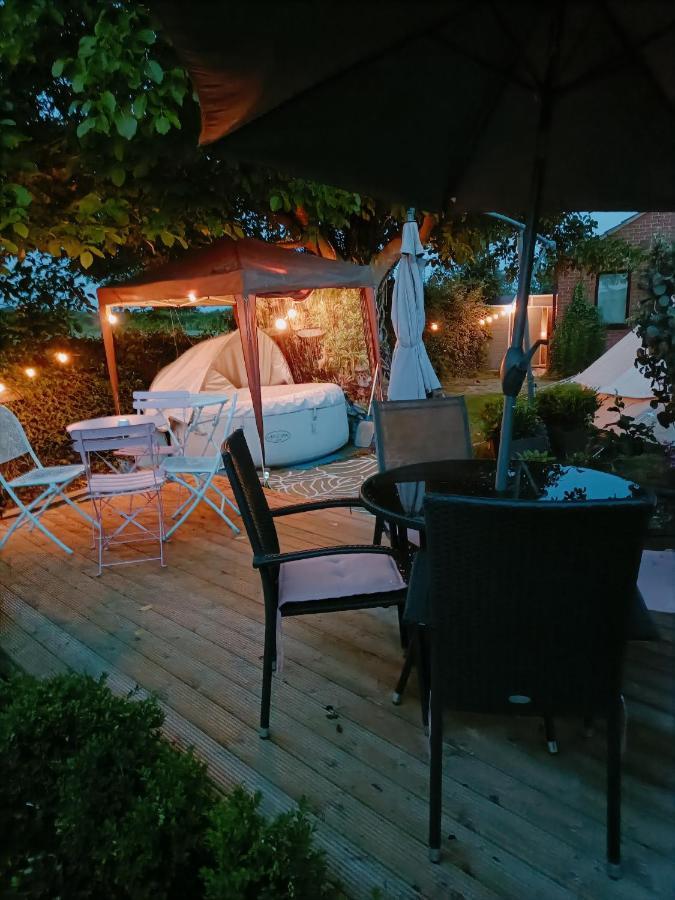 The White Dove Bed And Breakfast With Bell Tents And Private Hot Tubs Coddington  Zewnętrze zdjęcie