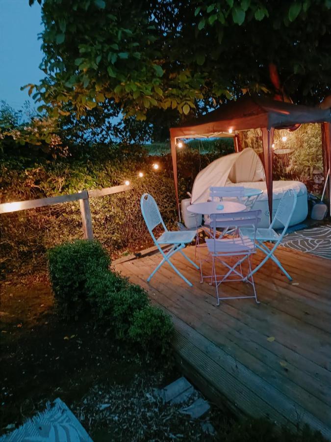 The White Dove Bed And Breakfast With Bell Tents And Private Hot Tubs Coddington  Zewnętrze zdjęcie