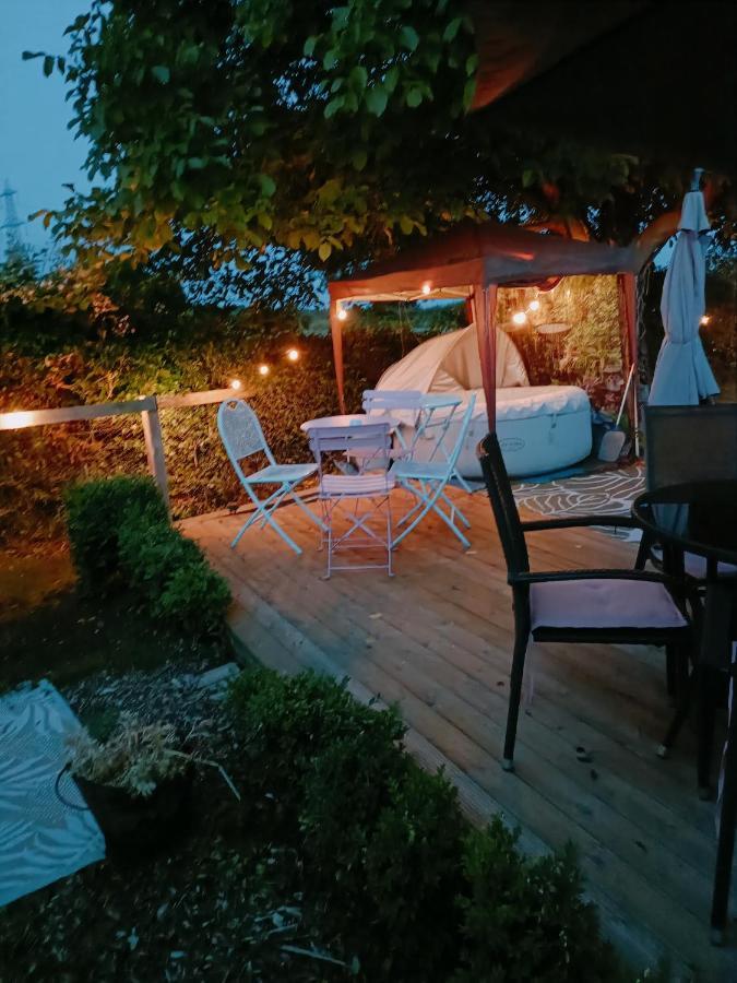 The White Dove Bed And Breakfast With Bell Tents And Private Hot Tubs Coddington  Zewnętrze zdjęcie