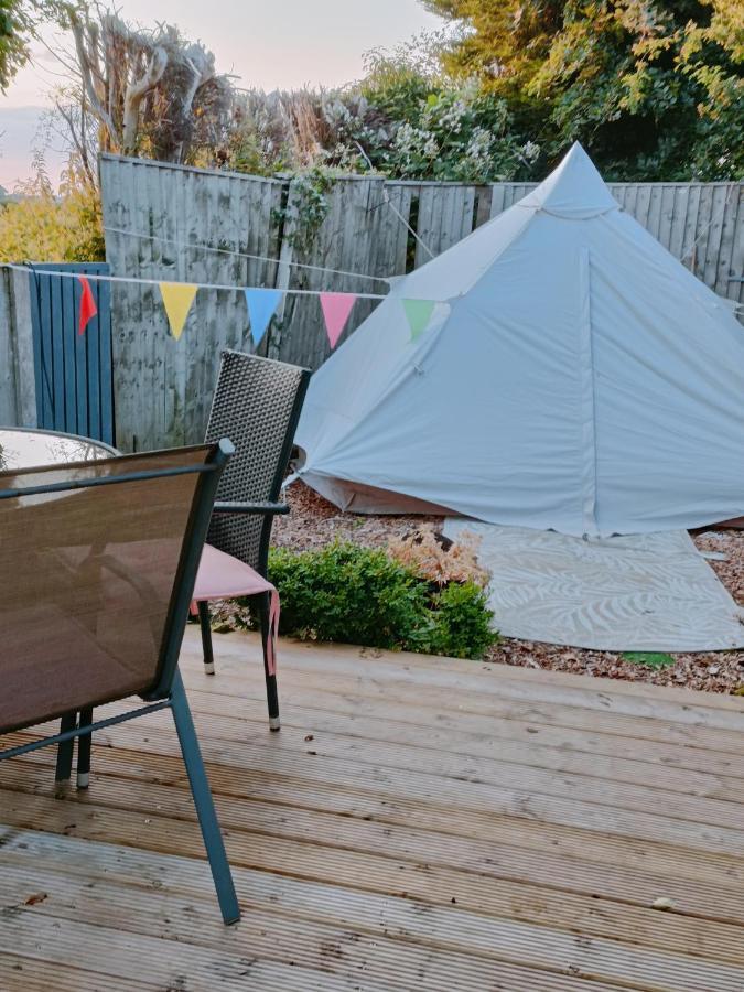 The White Dove Bed And Breakfast With Bell Tents And Private Hot Tubs Coddington  Zewnętrze zdjęcie