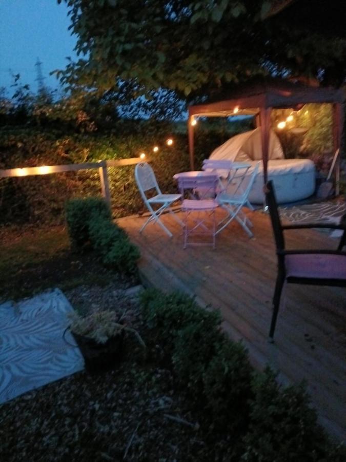 The White Dove Bed And Breakfast With Bell Tents And Private Hot Tubs Coddington  Zewnętrze zdjęcie
