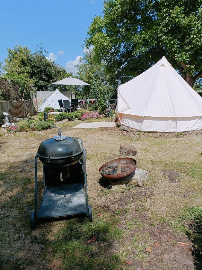 The White Dove Bed And Breakfast With Bell Tents And Private Hot Tubs Coddington  Zewnętrze zdjęcie