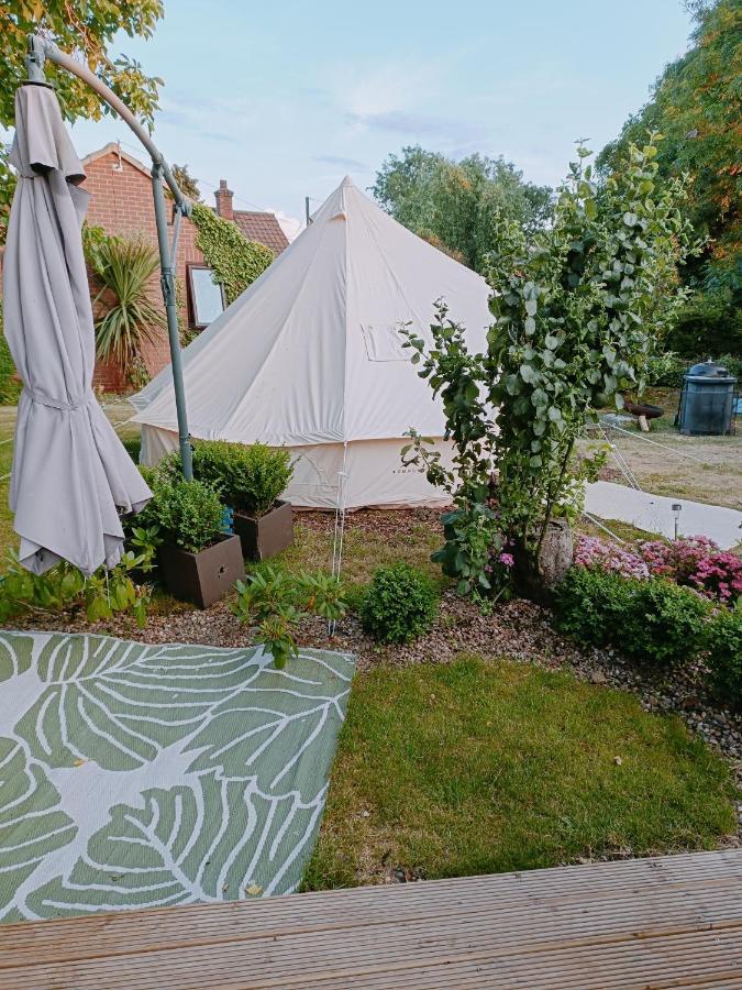 The White Dove Bed And Breakfast With Bell Tents And Private Hot Tubs Coddington  Zewnętrze zdjęcie