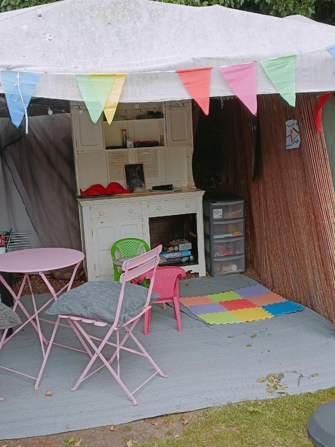 The White Dove Bed And Breakfast With Bell Tents And Private Hot Tubs Coddington  Zewnętrze zdjęcie
