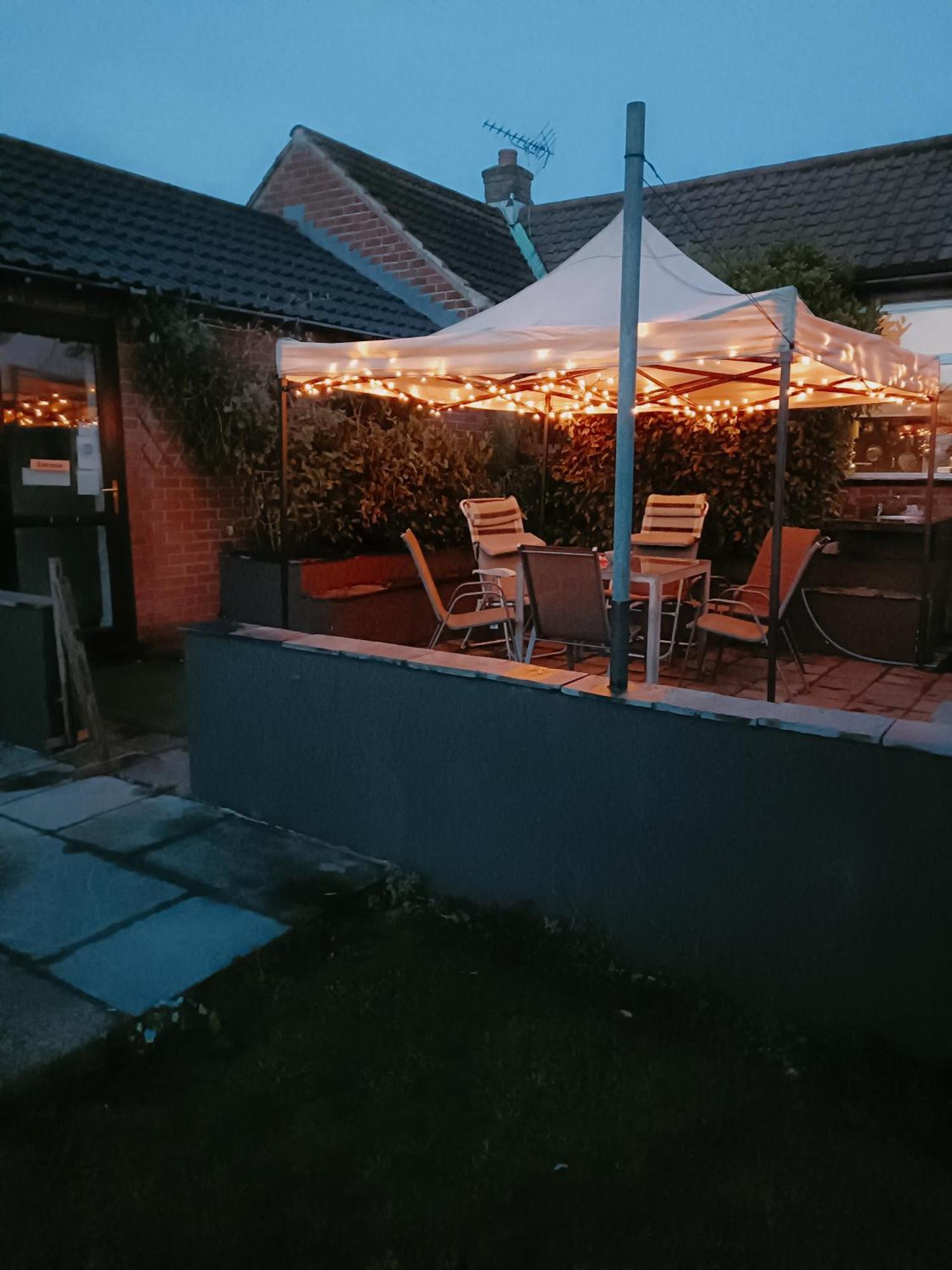 The White Dove Bed And Breakfast With Bell Tents And Private Hot Tubs Coddington  Zewnętrze zdjęcie