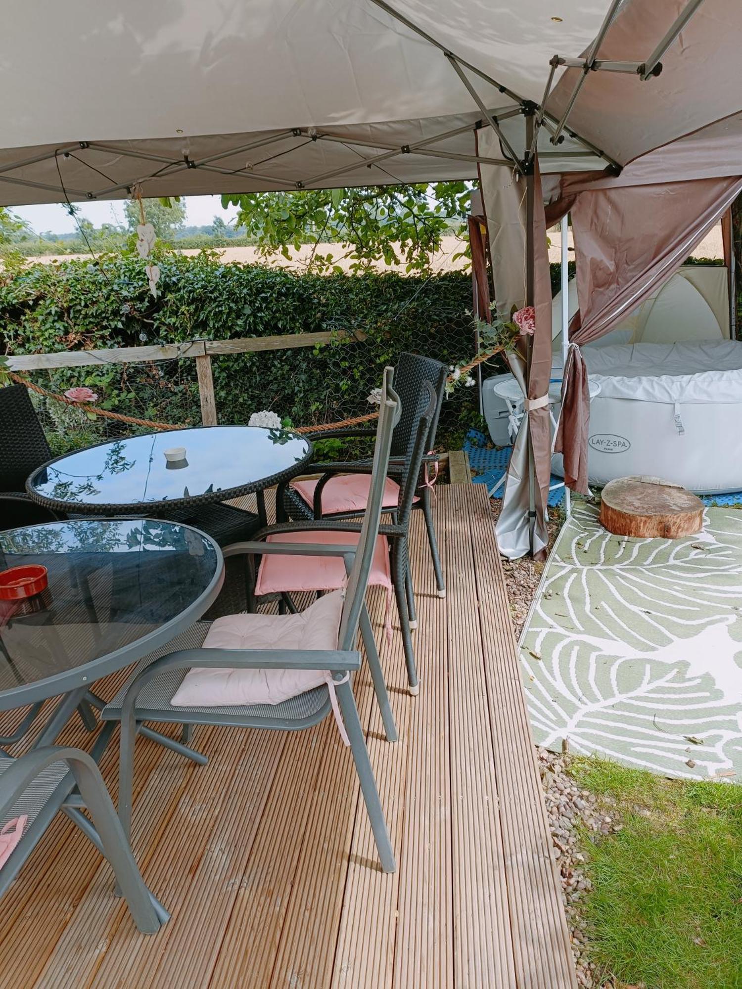 The White Dove Bed And Breakfast With Bell Tents And Private Hot Tubs Coddington  Zewnętrze zdjęcie